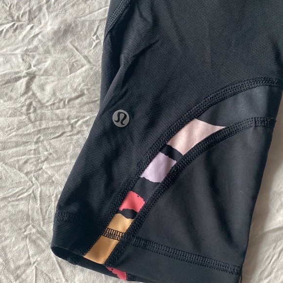 Lululemon Inspire Crops - Picture 3 of 3